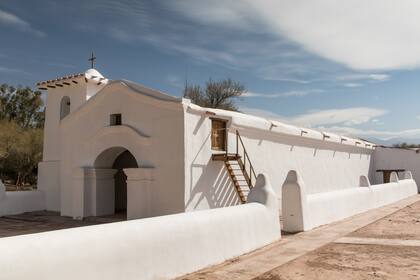 La restaurada iglesia de San Pedro, en Fiambalá, una pequeña joya de la arquitectura colonial de la zona construida en 1770.