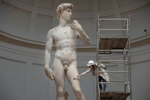 La restauradora italiana que mantiene impecable el “David”, de Miguel Ángel, con una simple pinceleta