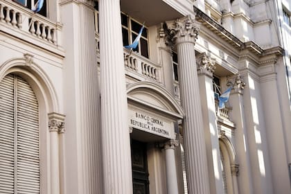 La restricción cruzada amplió la brecha cambiaria