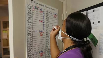 La restricción del aborto en Texas ha hecho que muchas clínicas de estados colindantes se vean inundados de pacientes texanas
