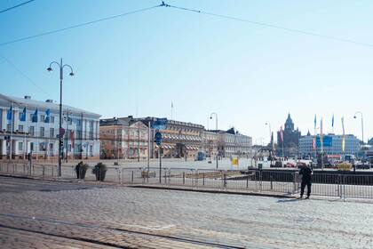 La zona del Palacio Presidencial de Helsinki rodeada por un fuerte operativo de seguridad