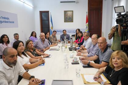 La reunión con los gremios docentes santafesinos, que encabezaron los ministros provinciales de Trabajo y Educación