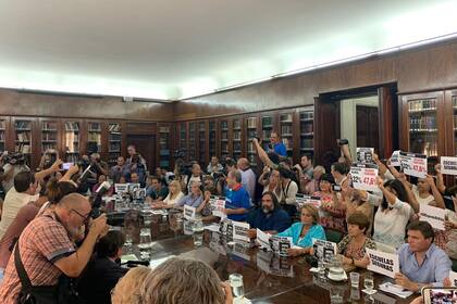 La reunión de hoy pasó a cuarto intermedio