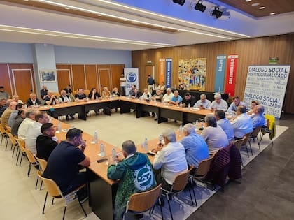 La reunión de la CGT en la sede de la Uocra para evaluar el triunfo de Milei