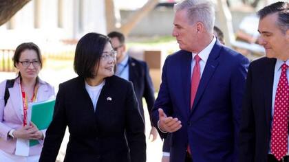 La reunión de la presidenta de Taiwán, Tsai Ing-wen, y el líder parlamentario estadounidense Kevin McCarthy enfureció a China