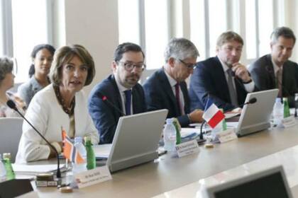 La reunión de ministros de Salud de los diez países firmantes, en París, ayer