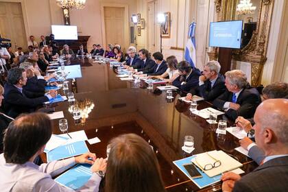 La reunión previa del Presidente con funcionarios y expertos, en la Casa Rosada