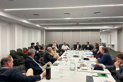 La reunión se dio en las oficinas de la Sociedad Rural Argentina (SRA)