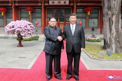 Kim y Xi, un apretón de manos histórico