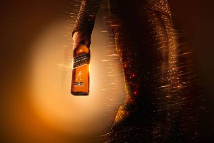 La reversión navideña creada por las artistas Soulfia, Lara Nuh y Natalia Perelman para Johnnie Walker
