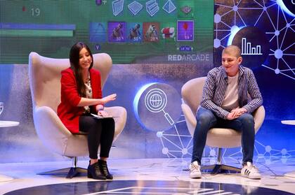 Tadeo Timmermann, jugador profesional de Fortnite , junto a Sofía Terrile