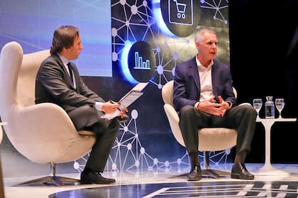 José Del Rio (LA NACION) en diálogo con Alejandro Lastra, de Telefónica Movistar