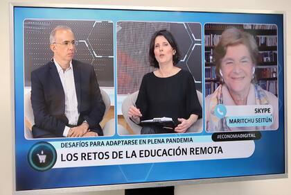 Gabriel Rshaid, cofundador y director de The Global School, Luciana Vázquez (LA NACION) y Maritchu Seitún (psicóloga)