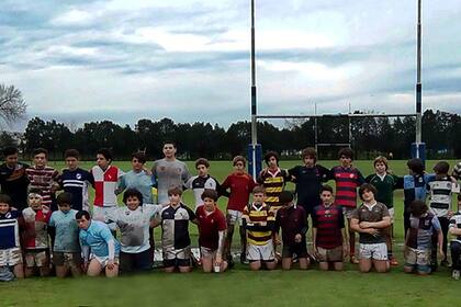 La riqueza del rugby argentino se simboliza en la policromía de las camisetas de sus clubes, que son ámbitos para desarrollarse y formar amigos.