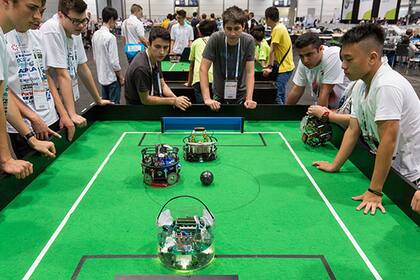 La RoboCup es una competencia itinerante que se lleva a cabo en diferentes ciudades del mundo, y donde el futbol con robots suele acaparar la atención de los asistentes