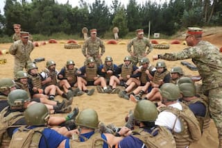 Caminar 35 kilómetros, dormir en la intemperie y recuperar el banderín: cuando Los Cóndores fueron soldados
