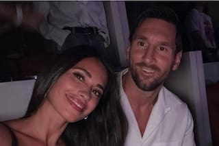Anto Roccuzzo mostró con quién comparte la cama cuando no está Messi
