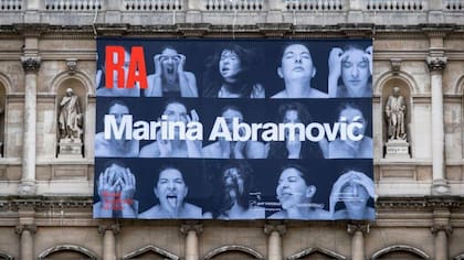La Royal Academy of Arts de Londres expone actualmente una retrospectiva de Abramović