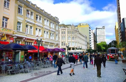 La rua das Flores, una de las principales calles peatonales del centro histórico de la ciudad.