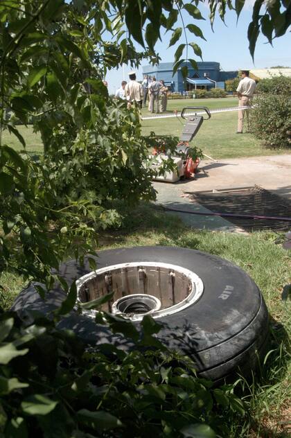 La rueda del avión terminó en el pasto del campo de golf de la Asociación Argentina de Golf. "Estaba intacta", dijo el piloto