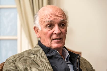 Caputo anunció que se modificará el plan de vacunación contra la fiebre aftosa