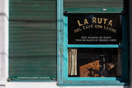 La Ruta del Café con Leche se editará como libro cuando los autores hayan reseñado los primeros 60 bares "poco notables de la Ciudad"