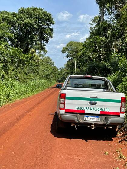 La ruta nacional 101 es el límite para los visitantes; está prohibido desplazarse hacia la superficie a ambos lados del camino