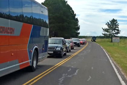 La ruta provincial 136, colapsada hacia Uruguay y vacía hacia Argentina