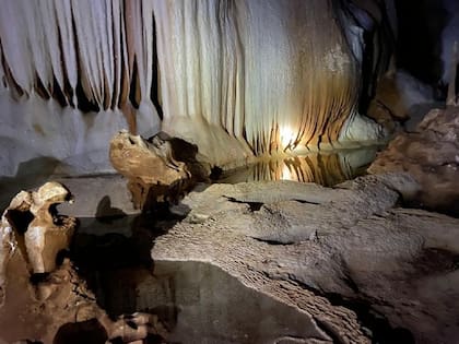La ruta turística implica un recorrido de 600 metros (ida y vuelta) y no requiere de gran esfuerzo físico, aunque hay momentos en los que el visitante debe agacharse para sortear las rocas