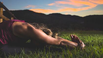 La rutina HIIT que te proponemos tarda menos de 15 minutos y se puede hacer en cualquier lugar
