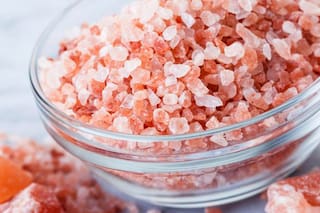 Sal de mesa, sal marina o sal del Himalaya: cuál conviene elegir para proteger la presión, según un cardiólogo