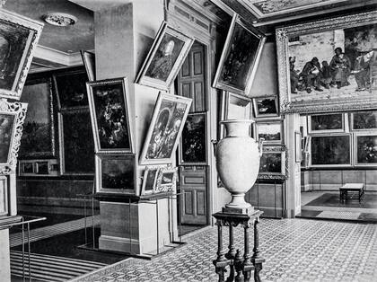 La sala 8 en el Bon Marché, en 1906: La sopa de los pobres está sobre la abertura de la puerta