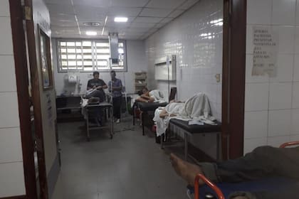 La sala de admisión del Hospital Perrando, a donde llegan las ambulancias, también funciona como lugar de internación cuando no hay lugar en las habitaciones