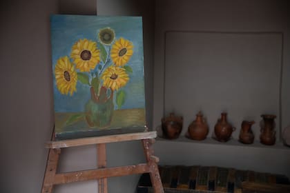 La sala de arte donde los huéspedes pueden trabajar libremente con cerámica recrea el espíritu de la jujeña que abría su casa a los artistas.