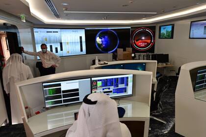 La sala de control de la Misión de Marte en el Centro Espacial Mohammed Bin Rashid (MBRSC), en Dubai