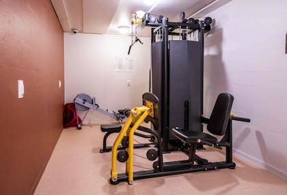 La sala de entrenamiento con equipo de entrenamiento en el segundo piso se muestra en la prisión de Ringerike el 14 de diciembre de 2023 en Tyristrand, al noroeste de Oslo, Noruega 