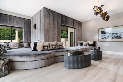 La sala de entretenimiento que tiene la casa del campeón de la Copa América