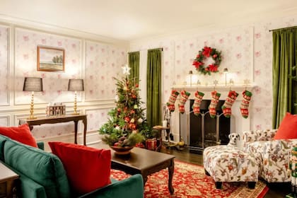 La sala de estar tiene la misma esencia de cuando se filmó la película "Mi pobre angelito" en los años 90 (Grupo Dawn McKenna, Coldwell Banker Realty)