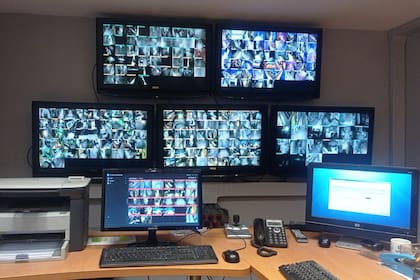 La sala de monitoreo de los boliches de Bariloche, en donde cientos de cámaras controlan que cada noche todo salga bien (gentileza Cámara de Turismo de Bariloche)