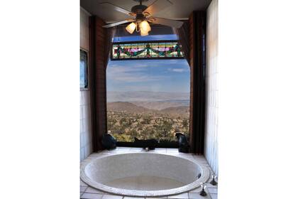 La sala de spa tiene dos saunas, además de su propia cocina