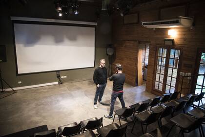 La sala del fondo de esta casona del Abasto