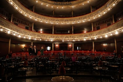 La sala privada más antigua de la región se pone a punto para las funciones de este fin de semana con la mira en la temporada del año próximo cuando celebre sus 150 años de vida 