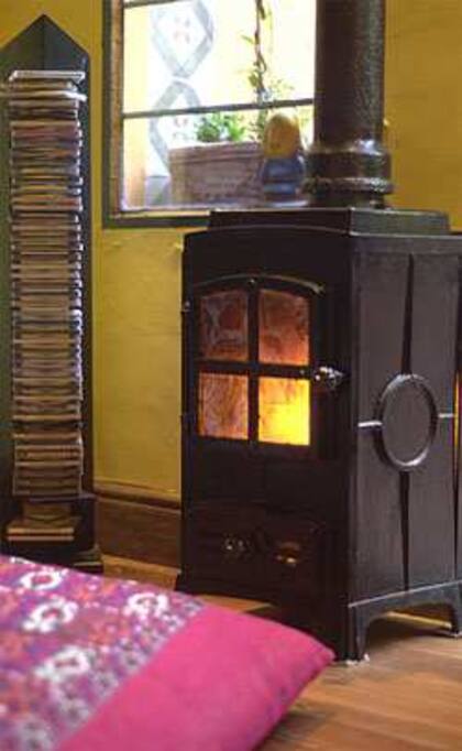 La salamandra cuadrada ayuda a componer un rincón ideal para la lectura o el descanso