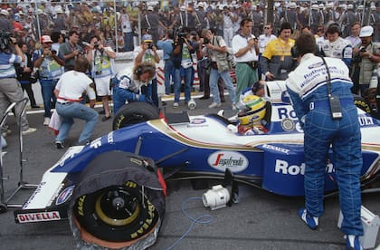 La salida de Alain Prost, que logró su cuarto mundial con Williams en 1993, la contratación de Ayrton Senna era el sueño de Frank Williams para dominar en la siguiente temporada; el fatal accidente del paulista en el Gran Premio de San Marino, una responsabilidad que pesa sobre el equipo británico