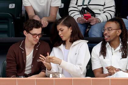 La salida deportiva de Holland y Zendaya sirvió, además, para ponerle un punto final a los rumores que indicaban que entre la pareja se había desatado una crisis terminal. Es que además de mirar el partido entre Alcaraz y Medvedev desde un lugar privilegiado del estadio, la pareja no dejó de charlar y mimarse