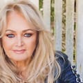 Bonnie Tyler permanece en coma inducido tras haber sido operada de urgencia en Portugal