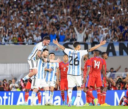 "La Scaloneta" ganó 2-0 contra Panamá en el primer partido como Campeón del Mundo