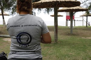 La seccional platense del gremio de la Uocra ocupó la Playa La Balandra, en Berisso, y montó un centro recreativo propio en un espacio que es público