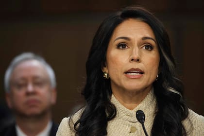 La secretaria de Inteligencia Nacional, Tulsi Gabbard, testifica en una audiencia en el Congreso sobre la guerra de Irán