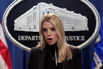 La secretaria de Justicia de Estados Unidos, Pam Bondi, sostuvo que la Ley de Luz Verde de Nueva York es "inconstitucional" (AP Foto/Ben Curtis)